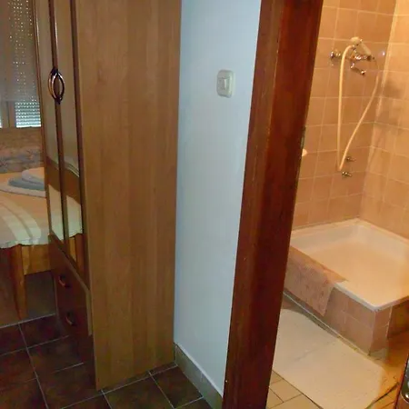 Bed & Breakfast Sobe U Kucanstvu Mbm 3*